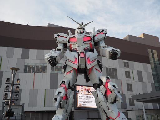 Statue of Unicorn Gundam